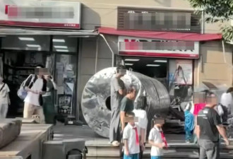 司机吊运罐体时操作失误致坠落，砸伤3人含2名学生