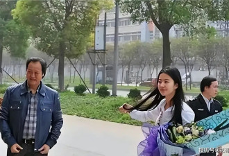 刘亦菲现身《天工开物》现场，穿着严实侧身照肚子大，被质疑怀孕