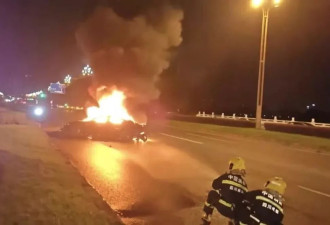 两分钟路人生死抢救：起火的车，拉不开的门…