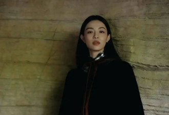 “本INTP的命定穿搭：疏离、理性且自带书卷气。”