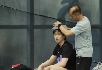 屋顶漏水，降温靠冰袋 亚锦赛成了闹剧？
