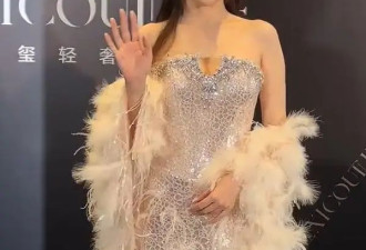 44岁李小璐现身难扛生图 卧蚕老鼻子变棍子 网友调侃再不能装嫩