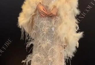 44岁李小璐现身难扛生图 卧蚕老鼻子变棍子 网友调侃再不能装嫩