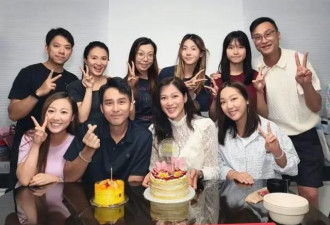 香港男星获众艺人庆生，刚结婚就被传不育....