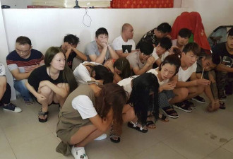 逃入警局 见中国绑匪带枪和局长聊天 吓到发抖