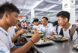 校园餐又起风波，只能填“满意”“非常满意”