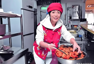 62岁“石榴姐”苑琼丹近照曝光，面容浮肿显老