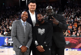 成龙马云贝克汉姆同框，章子怡刘嘉玲亲密合拍，NBA中国赛星味太浓了