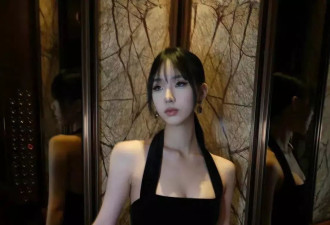 小S母女二人同穿黑色吊带裙，庆祝高中毕业