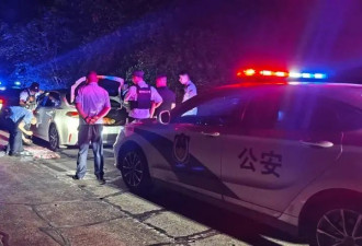 女子草丛藏11万现金！警察却追回66.43万？