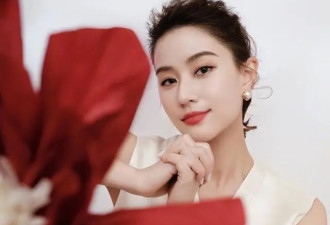 赌王最美千金深V透视装亮相，婚姻状态成谜