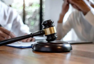 妻子发生婚外情丈夫持铁锤击打情夫致死 一审判决