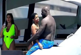 奥尼尔做主播很开心 离婚后找1米5女友