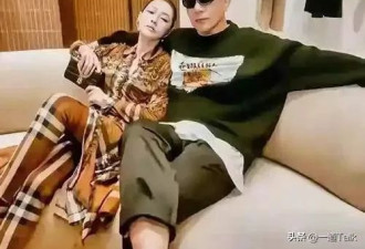 小S获奖后举办庆功宴开怀大笑，S妈许雅钧现身
