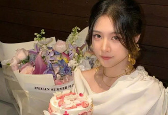 郑钧演唱会女儿为他和声，长得漂亮台风像爸爸