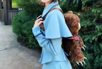 唐艺昕与5岁女儿穿亲子装惊艳 似姐妹花