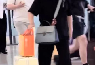 江珊田小洁还有女儿现身机场，走的稀稀拉拉生怕别人发现