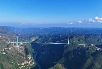 “世界第一高桥”无绳蹦极:安全网接 1次1600多