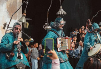 乌镇大佬聚餐:童谣素颜出众,黄磊孙莉夫妻敬酒