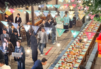 乌镇大佬聚餐:童谣素颜出众,黄磊孙莉夫妻敬酒