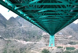 贵州花江峡谷大桥推无绳蹦极 官方：安全达标