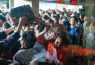 一个东莞保安，用170万张照片，拍下厂妹隐秘心事