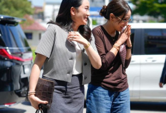 泰美女前总理探监，拎60万爱马仕贵妇感十足
