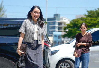 泰美女前总理探监，拎60万爱马仕贵妇感十足