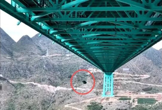 贵州峡谷大桥推“无绳蹦极” 文旅局:真人测过 安全
