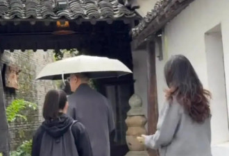 孙红雷携娇妻现身长桌宴，40岁王骏迪颜值在线，两人很有夫妻相