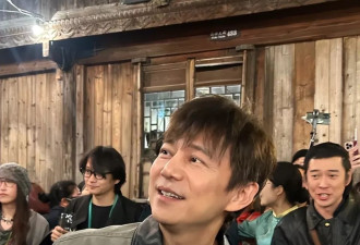 乌镇大佬聚会:刘欢满头银发,谭松韵嫩了,瘦下来的郝蕾惊艳