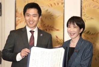 第一位女首相上台，源于一场精心策划的“奇袭”