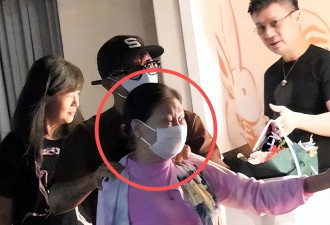 不装了！小S庆功宴开怀大笑，具俊晔寸步不离S妈，玥儿姐弟缺席