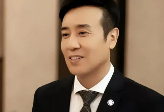 于和伟3岁丧父,吃姐姐的奶水长大,成名后为八个哥哥姐姐买房
