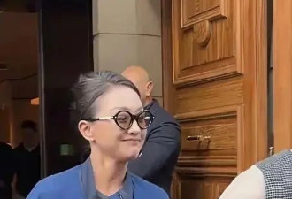 51岁周迅素颜白发明显 年过半百少女十足 至今未婚未育