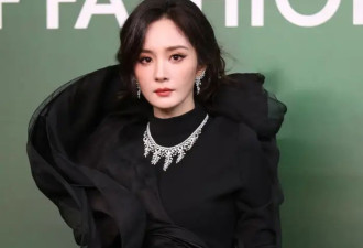 Vogue红毯成明星修罗场，每个细节都是戏，周冬雨悔不当初