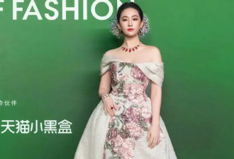 刘亦菲头顶满天星、周冬雨大胆透视装、杨幂顶级高定...VOGUE红毯谁赢了？