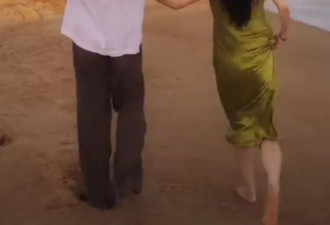 张檬和小五带6个月儿子海边度假，哺乳期不穿内衣