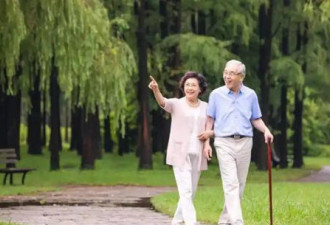 医生：有血栓的人 散步时大多有4表现