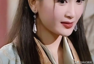 太吓人，58岁的温碧霞强行装嫩，披头散发，脖子前倾像驼背