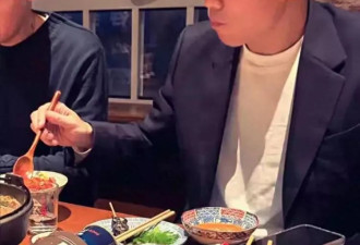 辛柏青吃饭被偶遇，李乃文给他夹菜，瘦了老的不成样