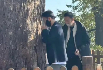 辛柏青吃饭被偶遇，李乃文给他夹菜，瘦了老的不成样