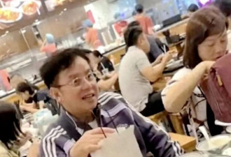 75岁谭咏麟现身茶餐厅吃饭，53岁女友也在保养得宜，两人育有一子