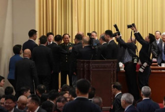 纪念台湾光复大会 王沪宁喊这位台胞代表上台