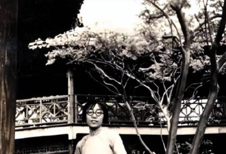 她是与杨振宁合影的绝密女人，美误判放她回国