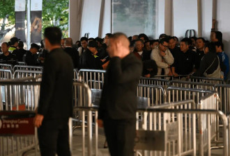 国际金价再次跳水，国内金饰还在买买买....