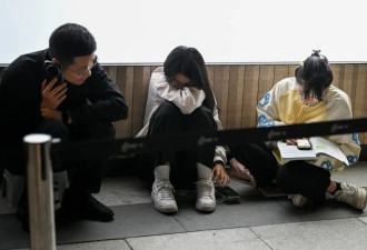 国际金价再次跳水，国内金饰还在买买买....