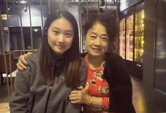 马伊琍大女儿晒和外婆合照，17岁爱马素颜出镜...