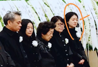 杨振宁逝世后,48岁翁帆首现身,这一刻的她像是瞬间老了二十岁