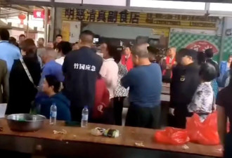 河北建筑工人设路障讨薪,三大外卖平台拟取消超时罚款